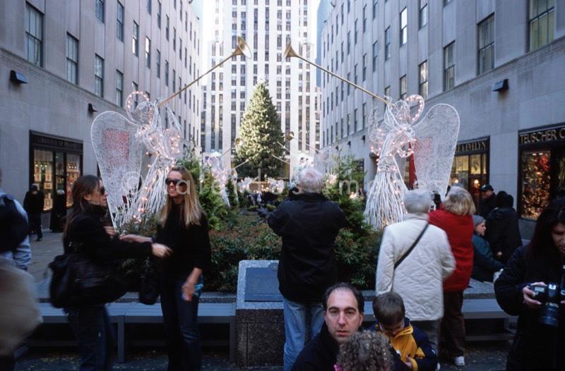 Architecture;Buildings;Christmas Decoration;Cities;City;Kaleidos;Kaleïdos;New York City;NYC;People;Tarek Charara;Towns;United States of America;USA;Manhattan;La parole à l'image